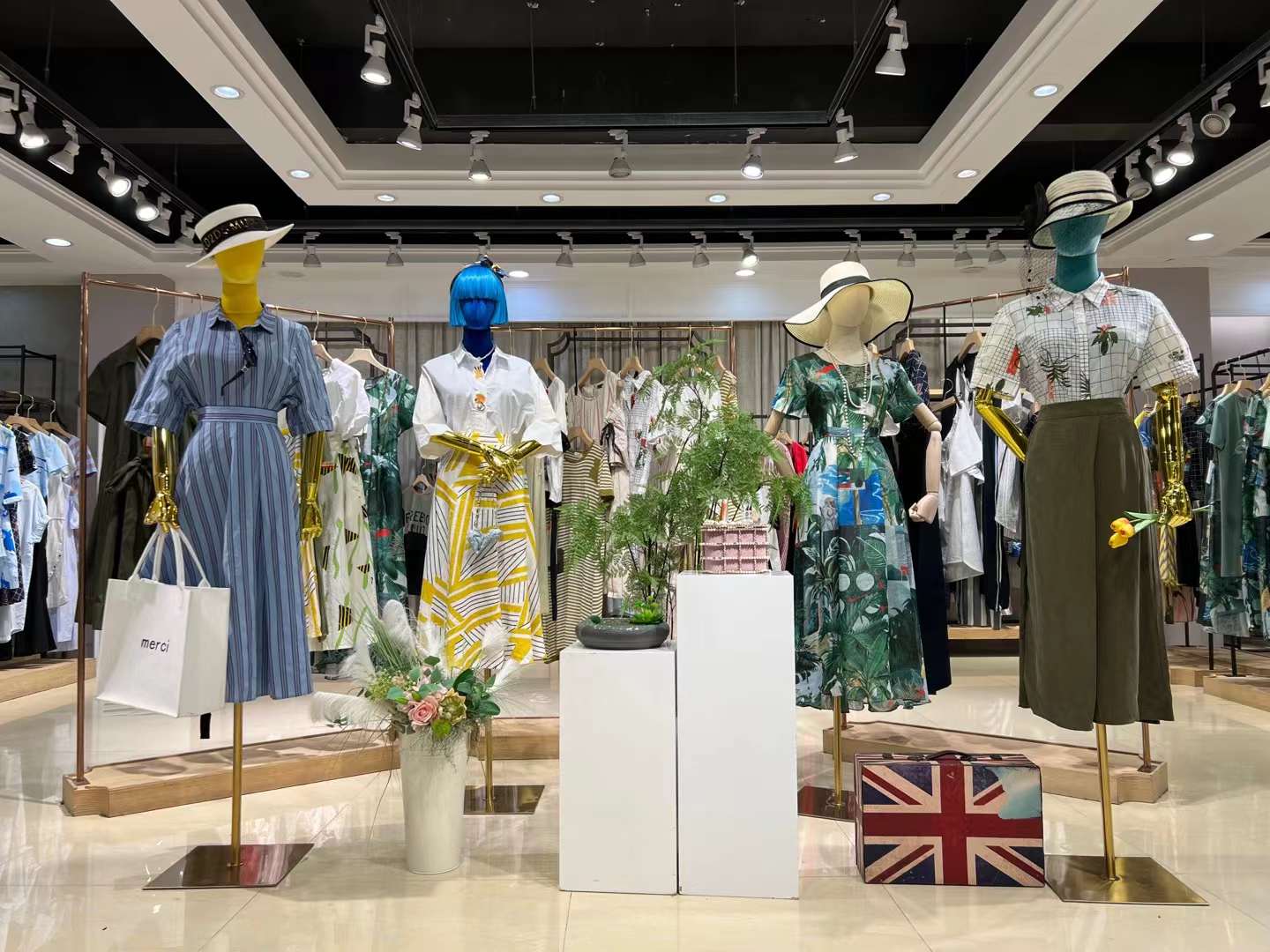 熙然 2023夏品牌撤柜折扣女裝尾貨一手貨源工廠檔口清倉(cāng)批發(fā)