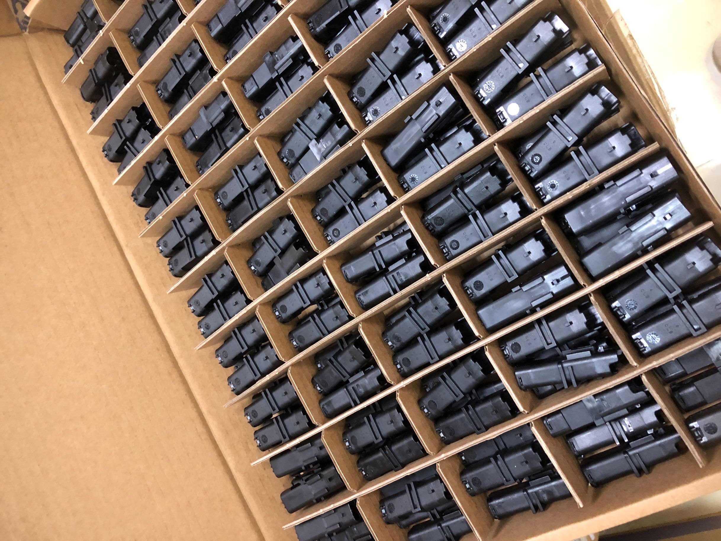 胡連/HULANE 3CLB02MB 2孔護套接插件 汽車連接器