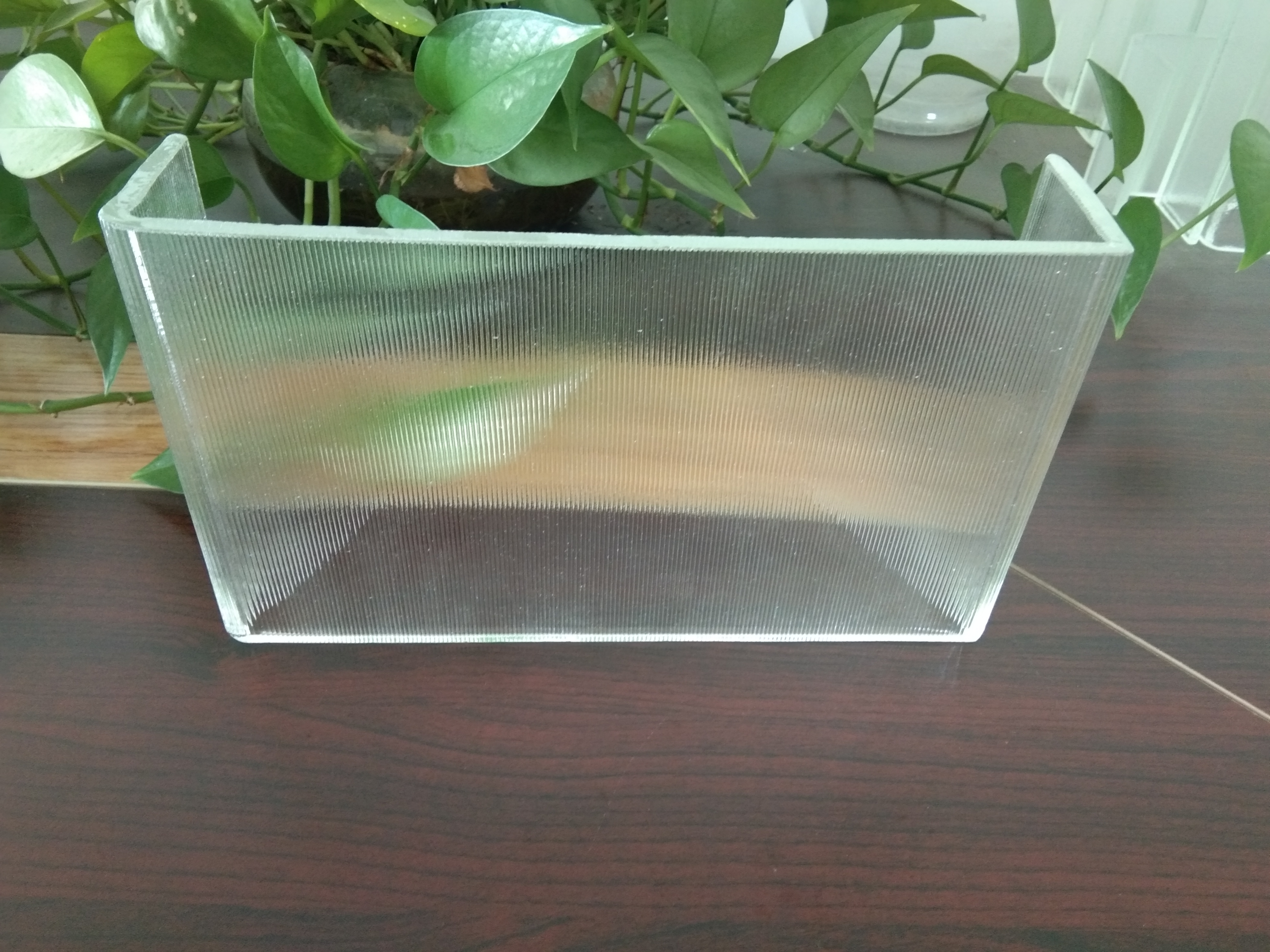 超白細(xì)條紋U型玻璃出售 U型玻璃廠家出售 裝飾裝修